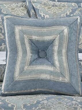 SET 2 J Queen New York Celtic Decorative Pillow, 18" x 18"
